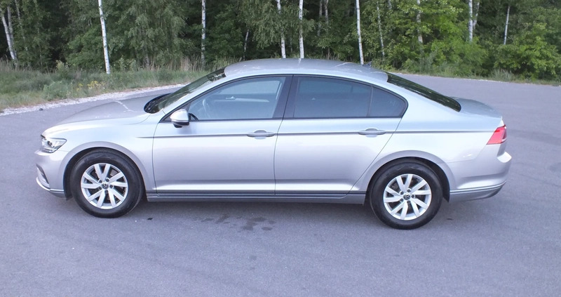 Volkswagen Passat cena 80000 przebieg: 82000, rok produkcji 2020 z Warszawa małe 301